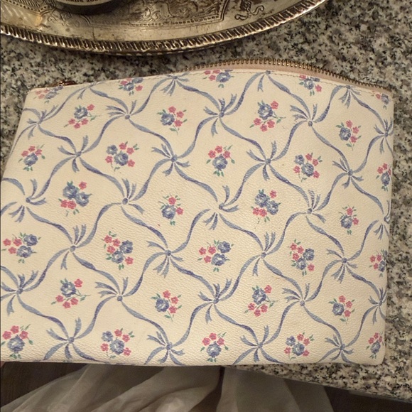 Floral Patterned Pouch - Picture 5 of 5